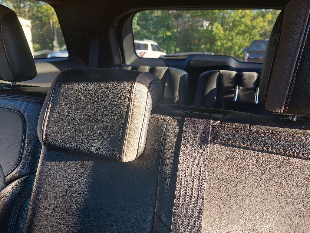 Ford Explorer photo 12