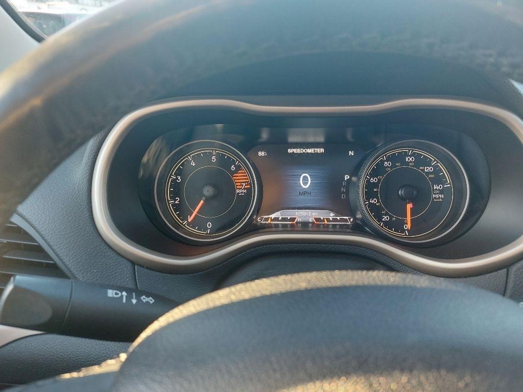 Jeep Cherokee photo 3