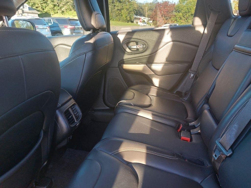 Jeep Cherokee photo 4