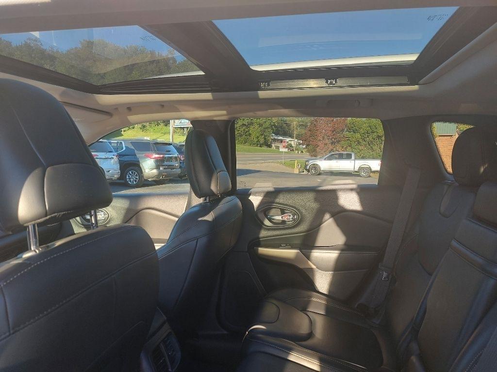 Jeep Cherokee photo 6