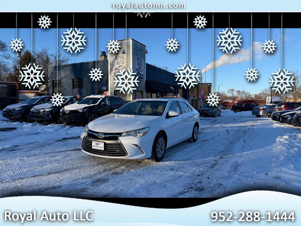 2015 Toyota Camry LE's photo