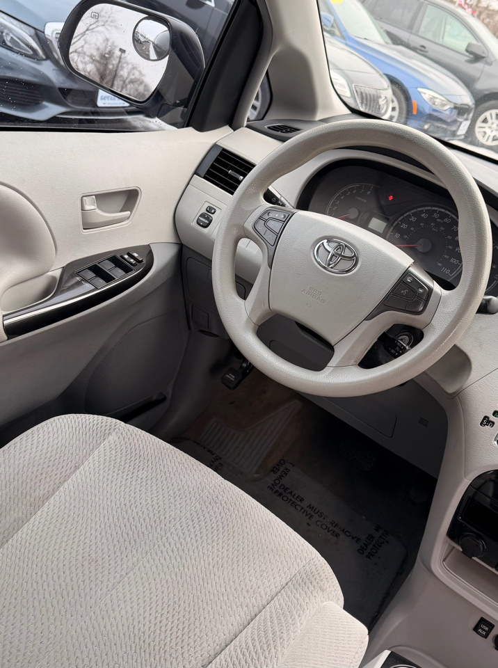 Toyota Sienna  2012