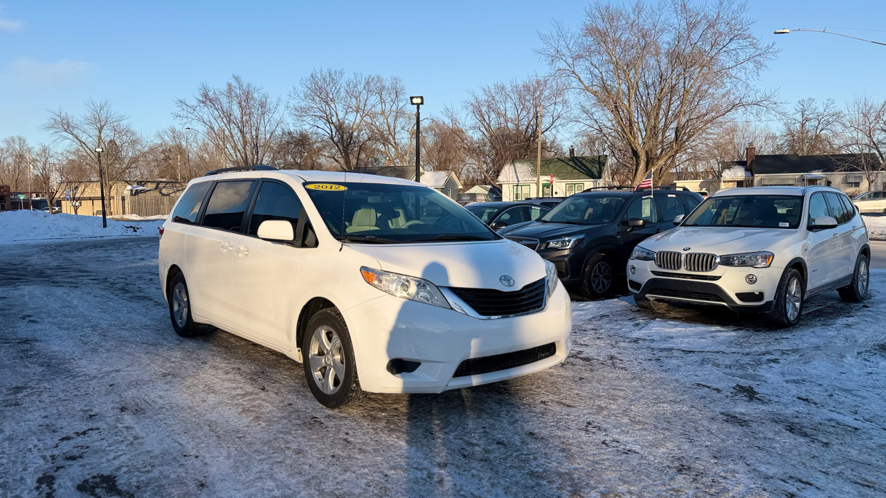 Toyota Sienna LE 2012