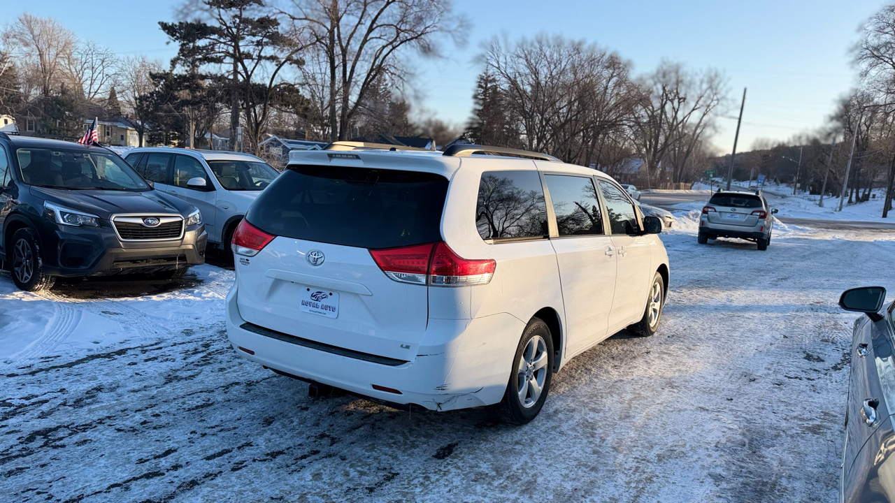 Toyota Sienna LE 2012