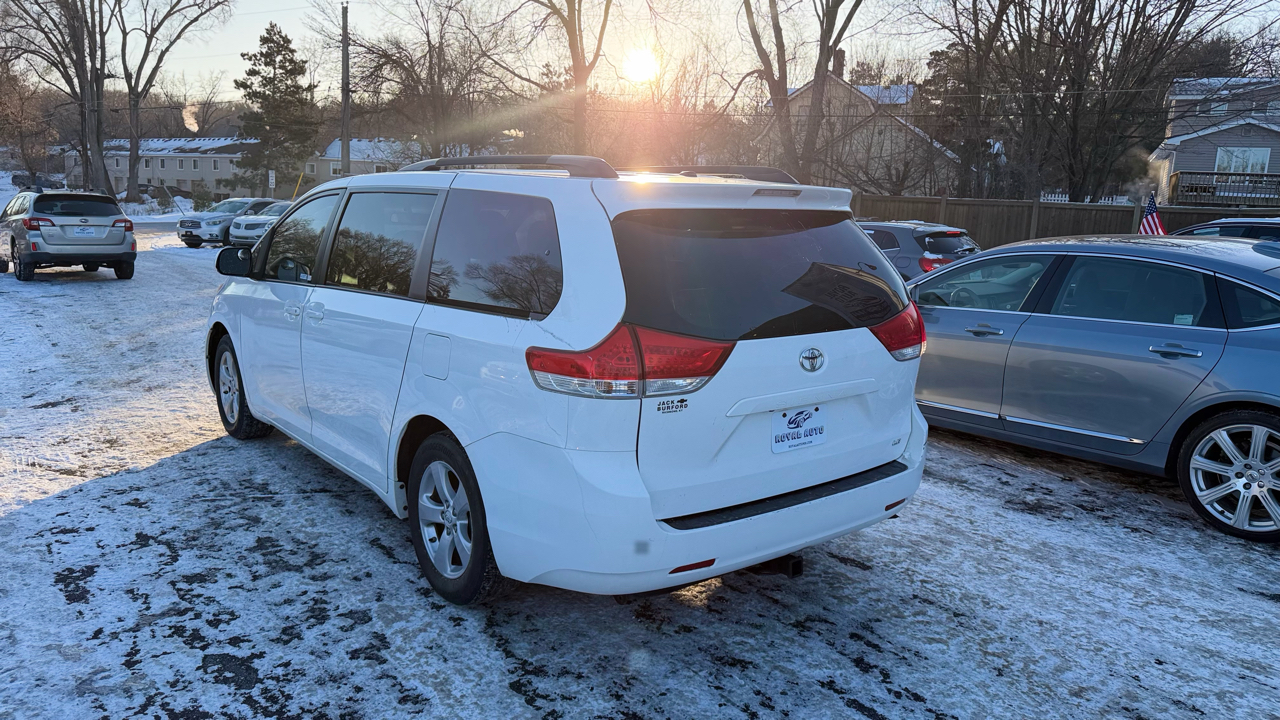 Toyota Sienna LE 2012