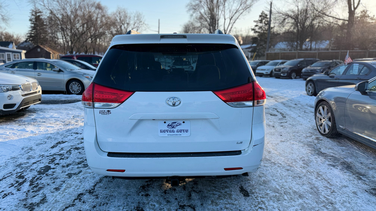 Toyota Sienna LE 2012