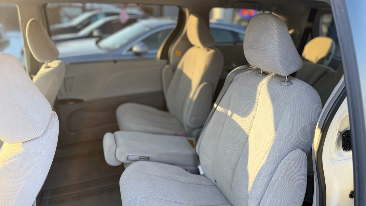 Toyota Sienna LE 2012