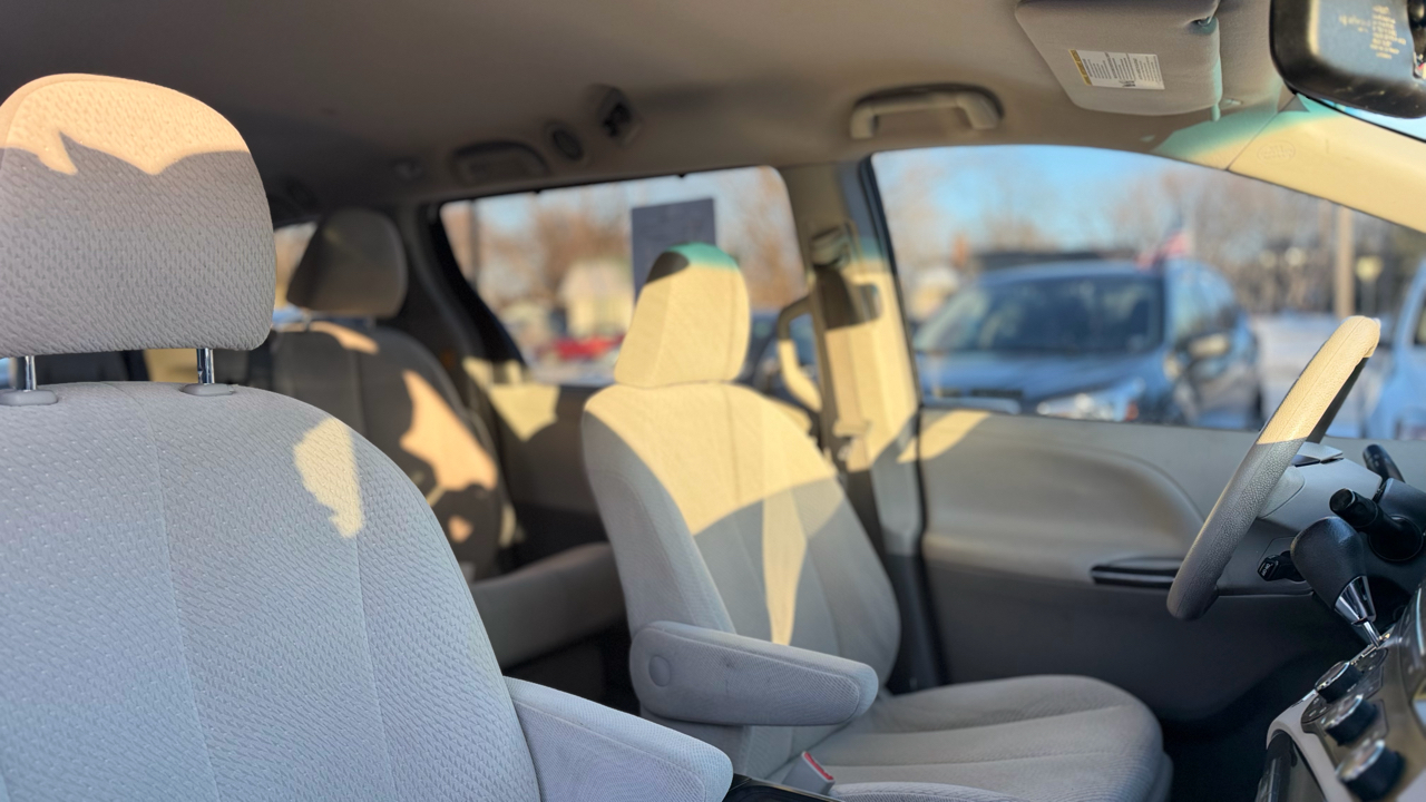 Toyota Sienna LE 2012