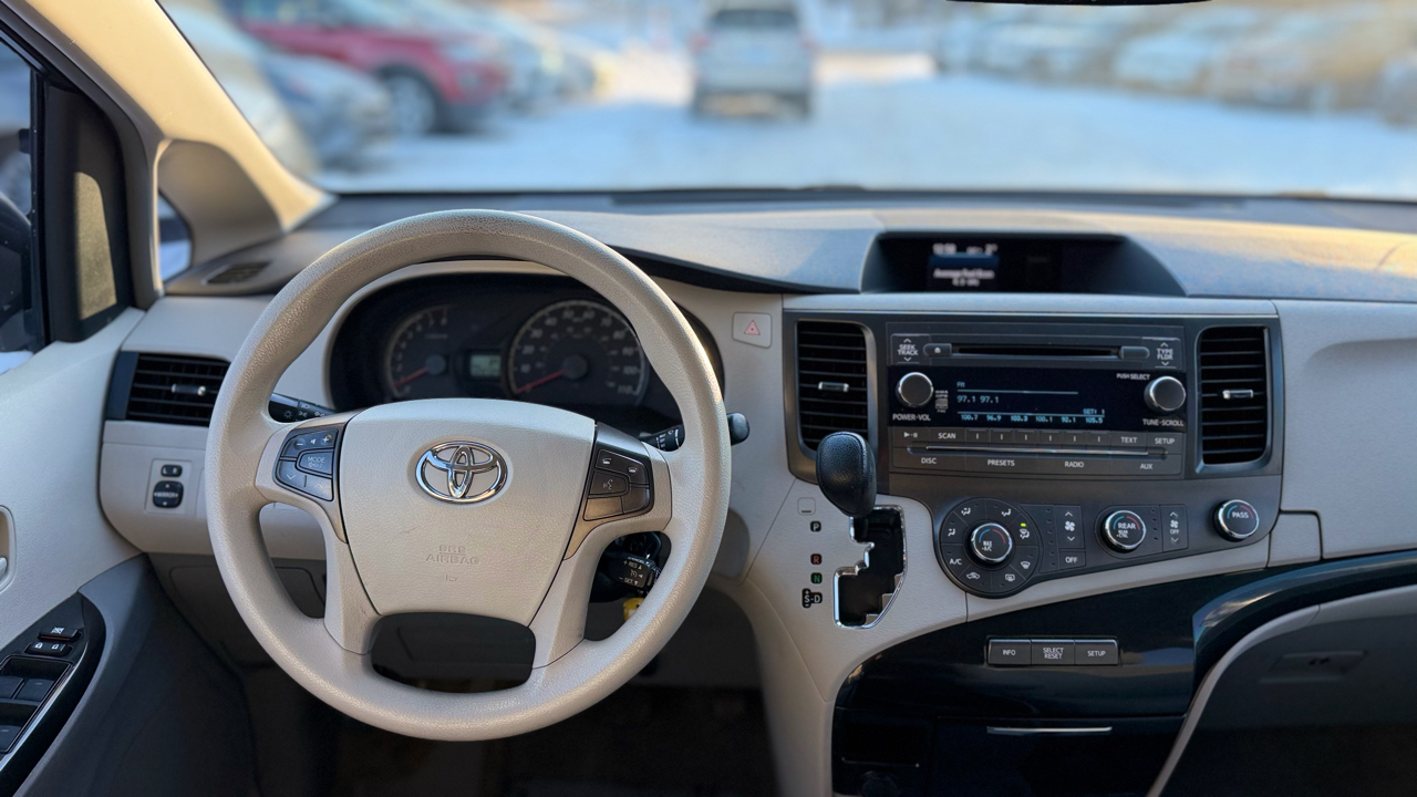 Toyota Sienna LE 2012