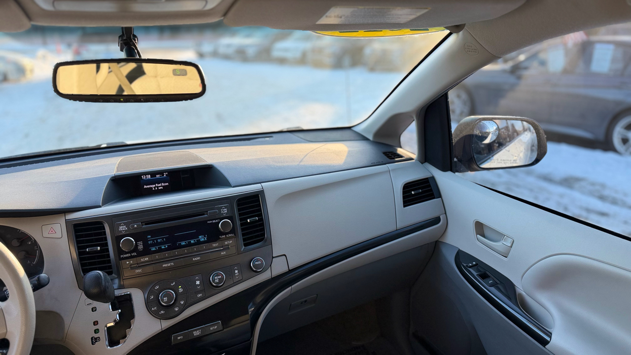 Toyota Sienna LE 2012