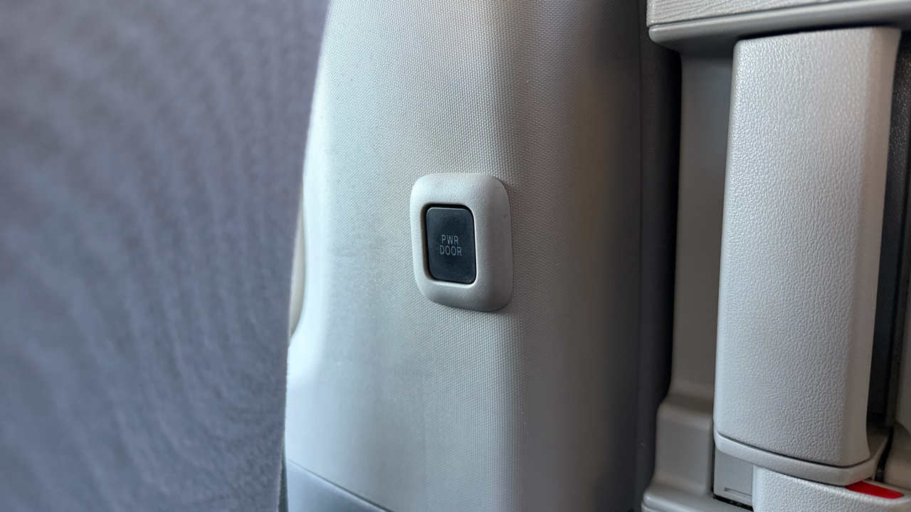 Toyota Sienna LE 2012