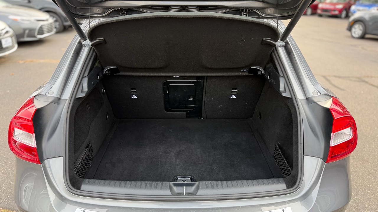 Mercedes-Benz GLA-Class  2018 Mercedes-Benz GLA-Class  2018