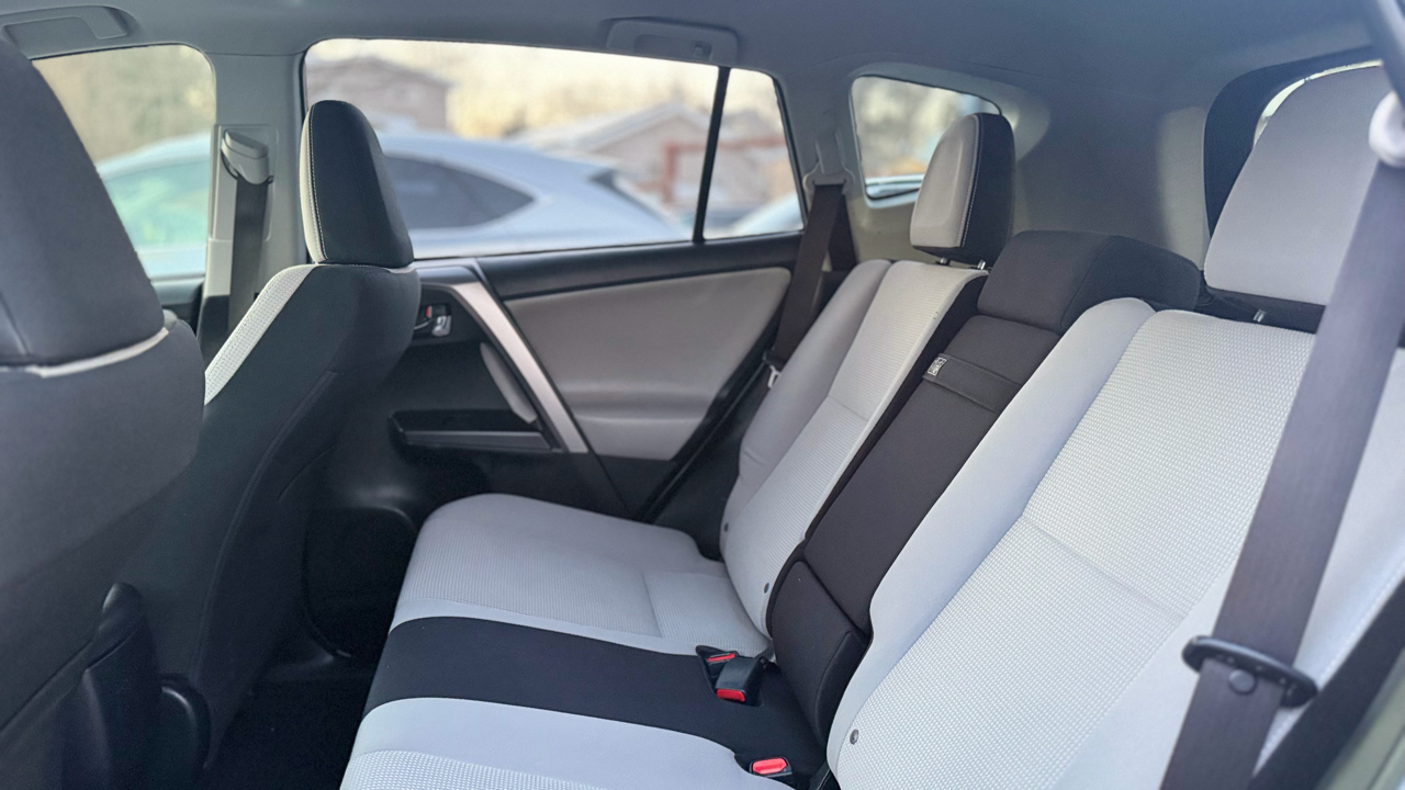 Toyota RAV4 Hybrid XLE 2017