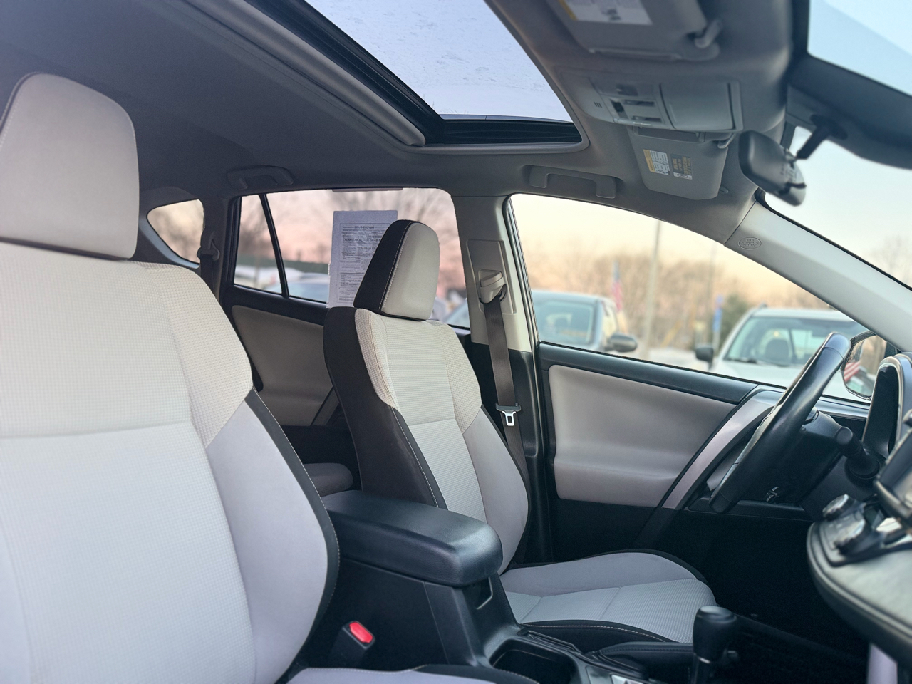 Toyota RAV4 Hybrid XLE 2017