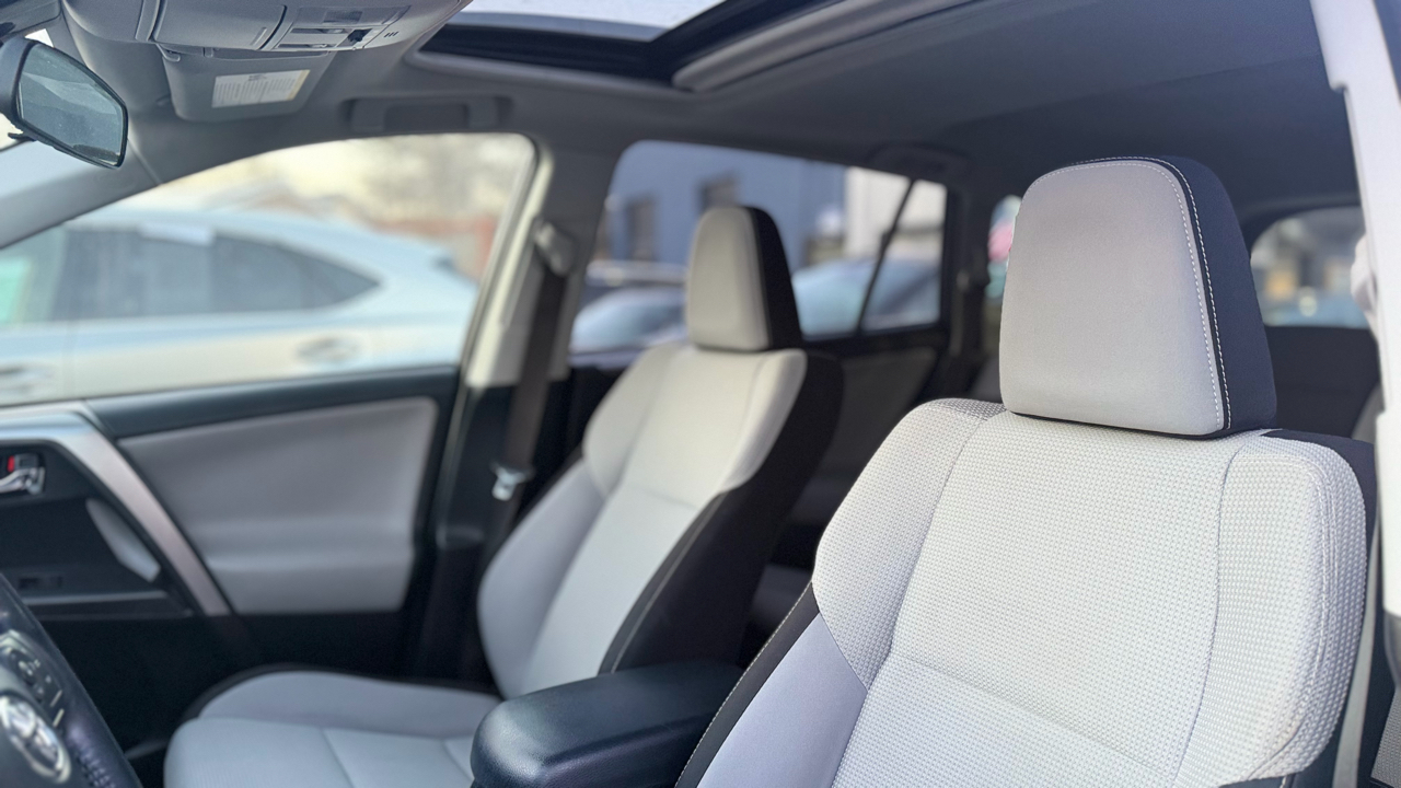 Toyota RAV4 Hybrid XLE 2017