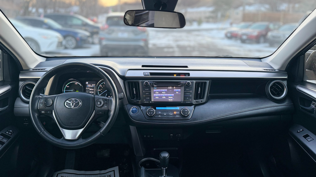 Toyota RAV4 Hybrid XLE 2017