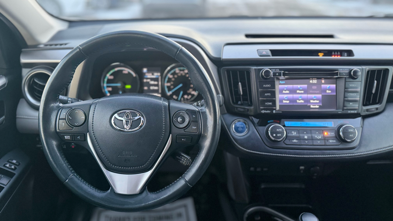 Toyota RAV4 Hybrid XLE 2017