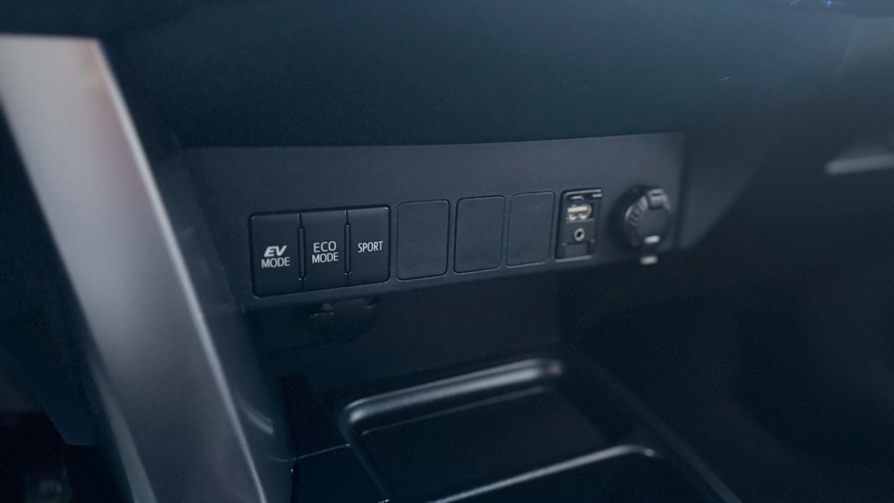 Toyota RAV4 Hybrid XLE 2017