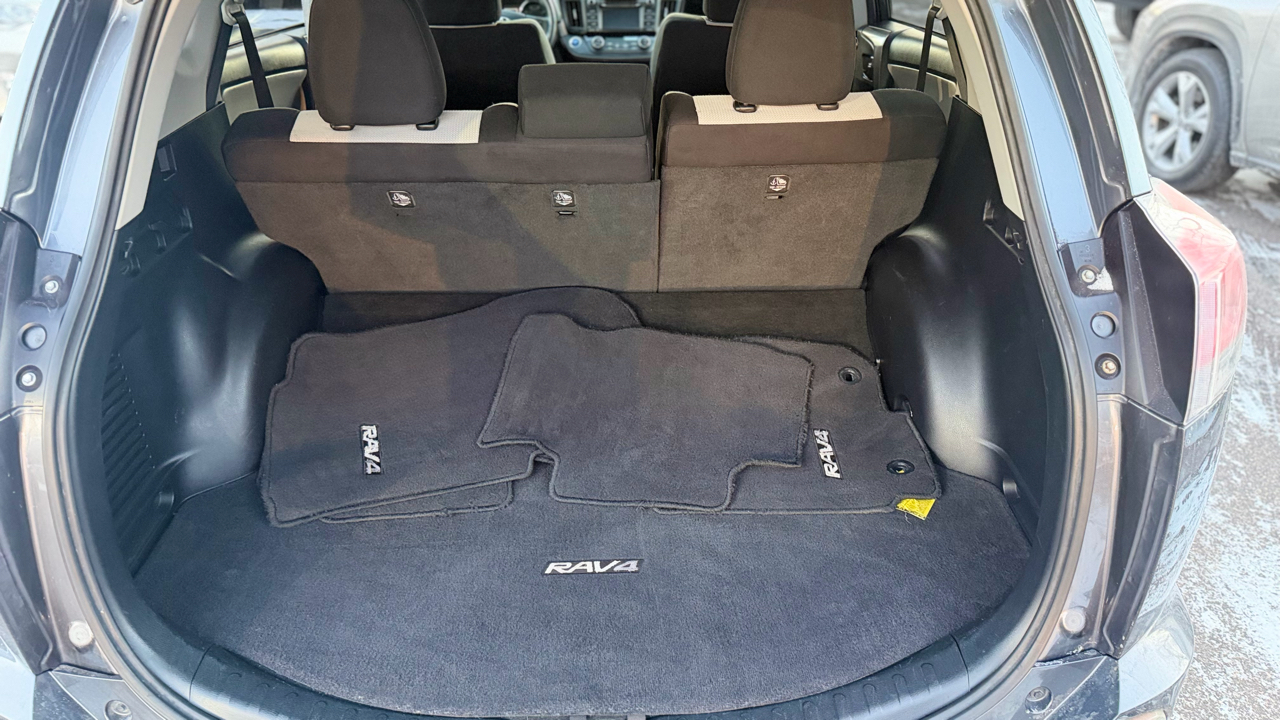 Toyota RAV4 Hybrid XLE 2017