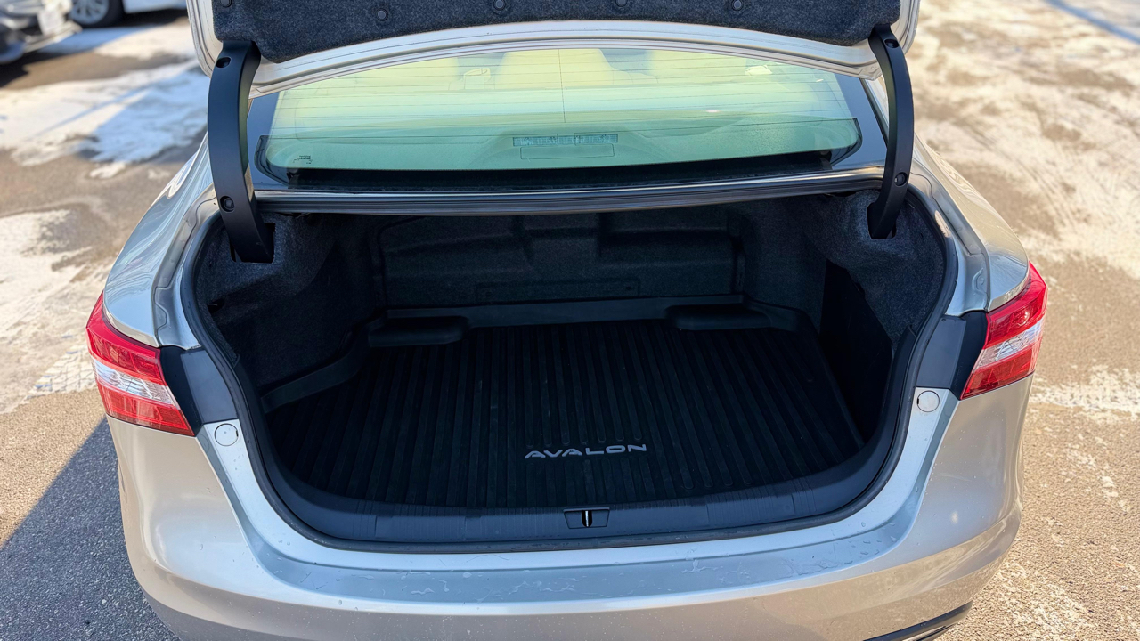 Toyota Avalon Hybrid  2015