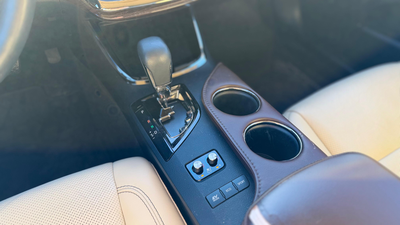 Toyota Avalon Hybrid  2015