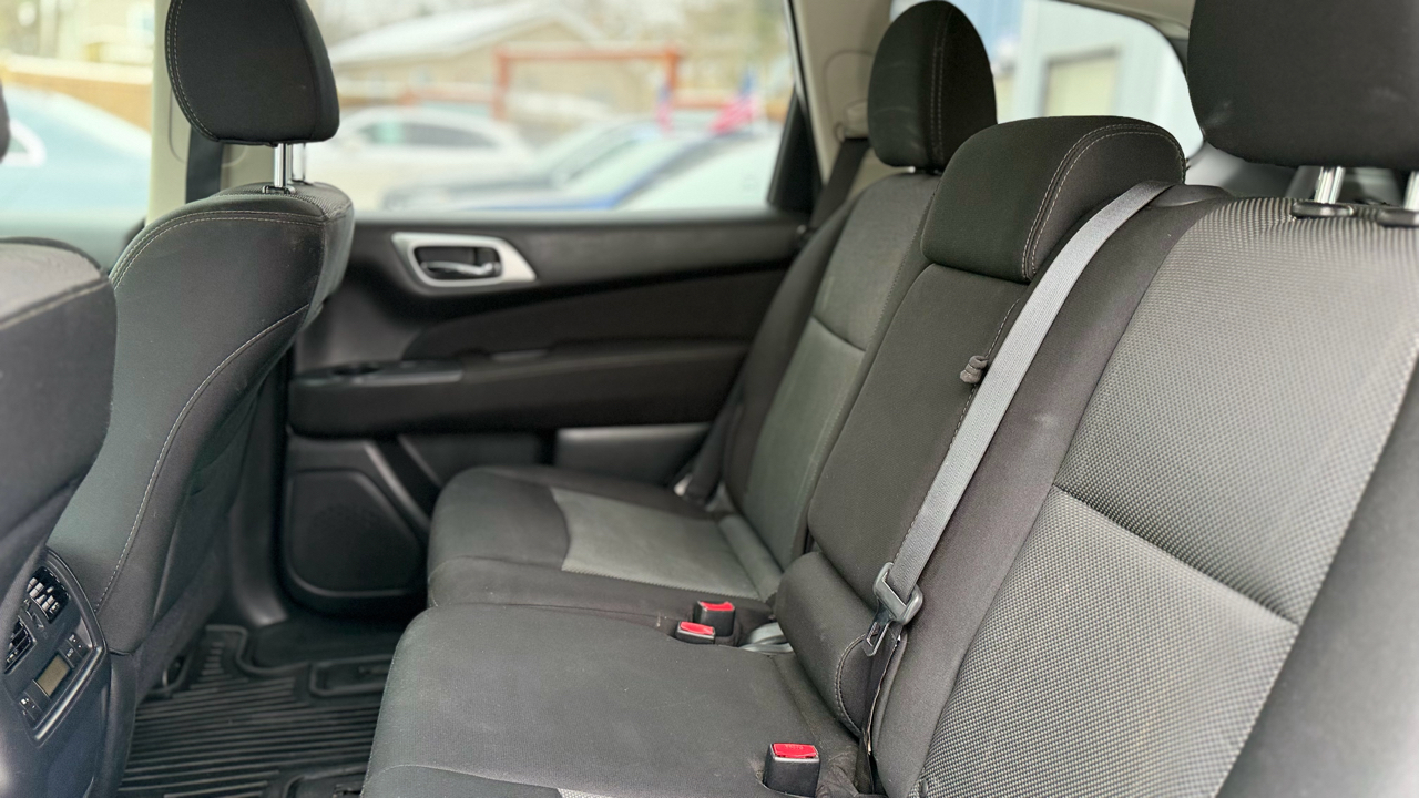 Nissan Pathfinder SV 2017