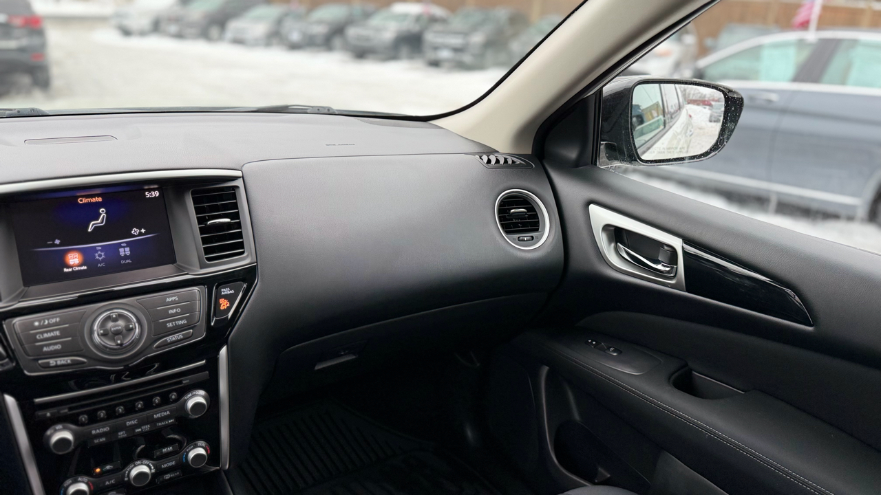 Nissan Pathfinder SV 2017