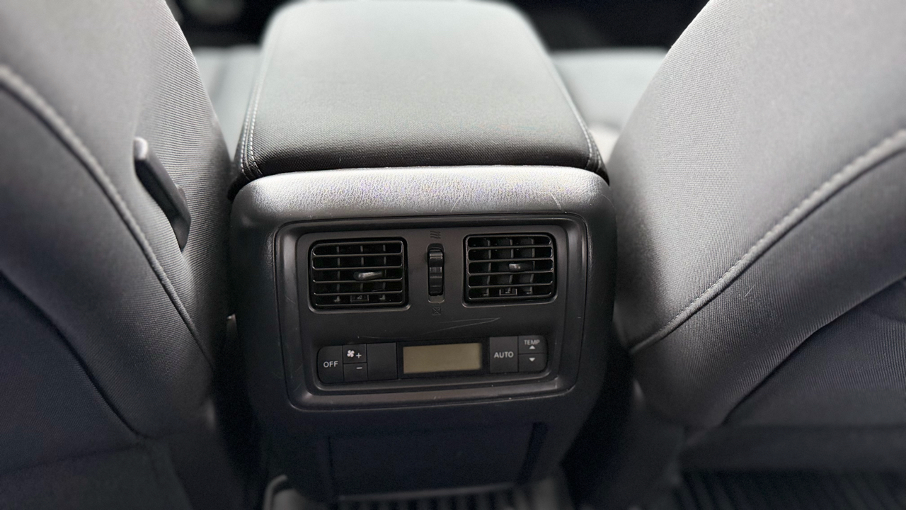 Nissan Pathfinder SV 2017