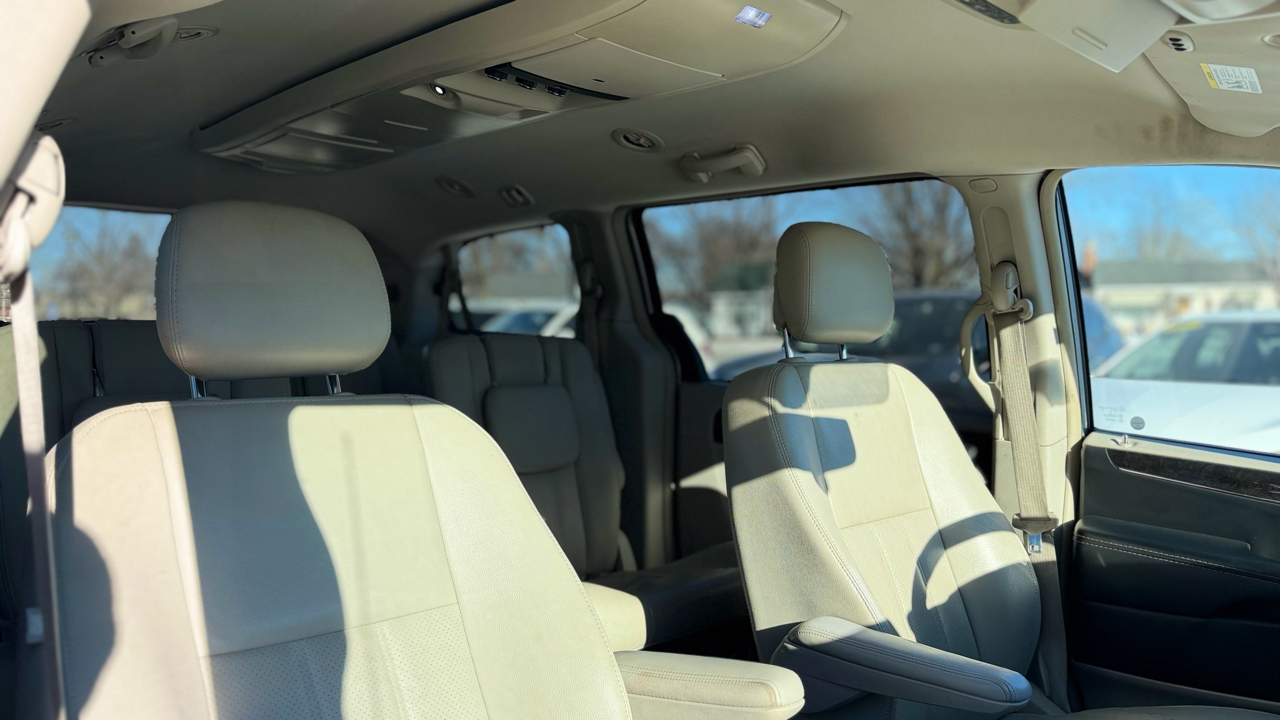 Chrysler Town & Country Touring L 2015