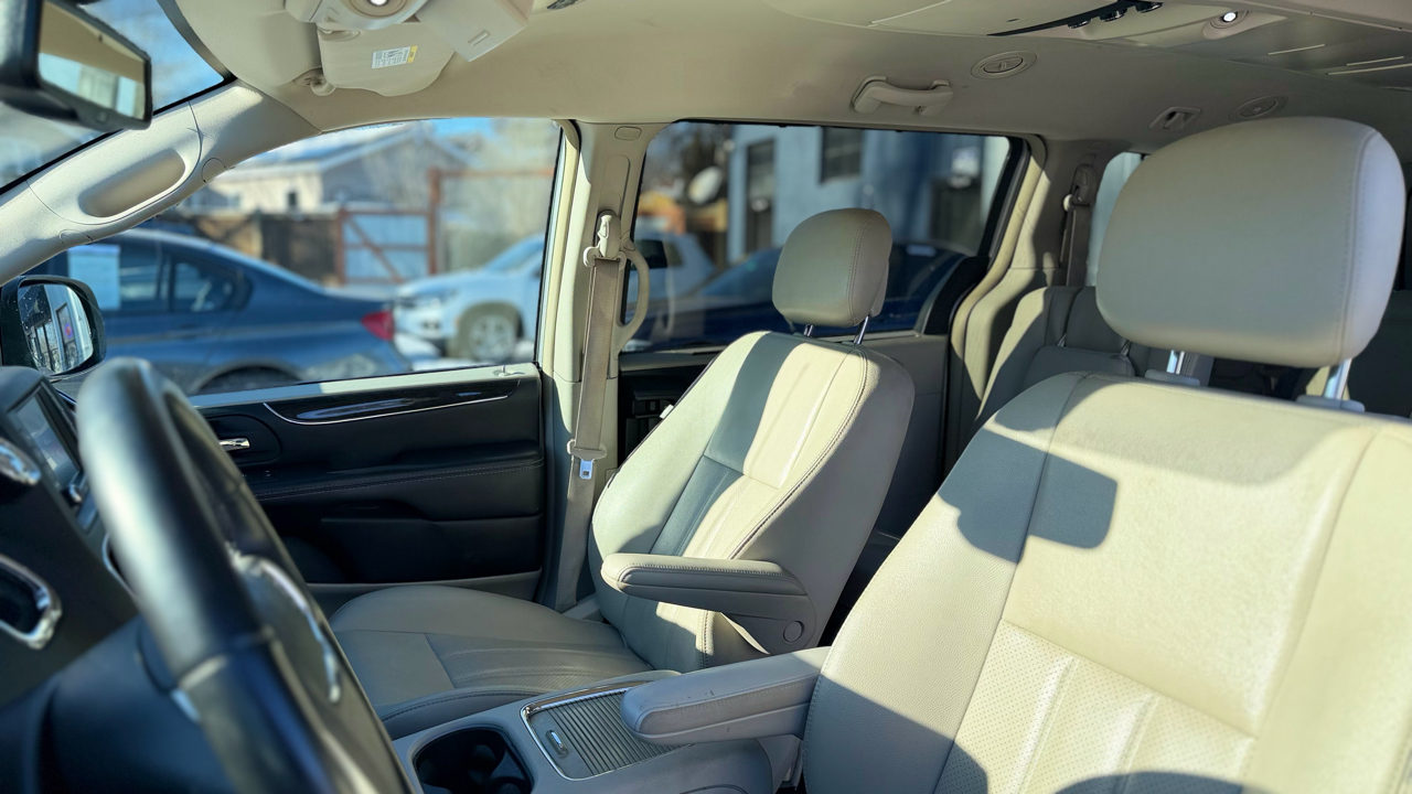 Chrysler Town & Country Touring L 2015