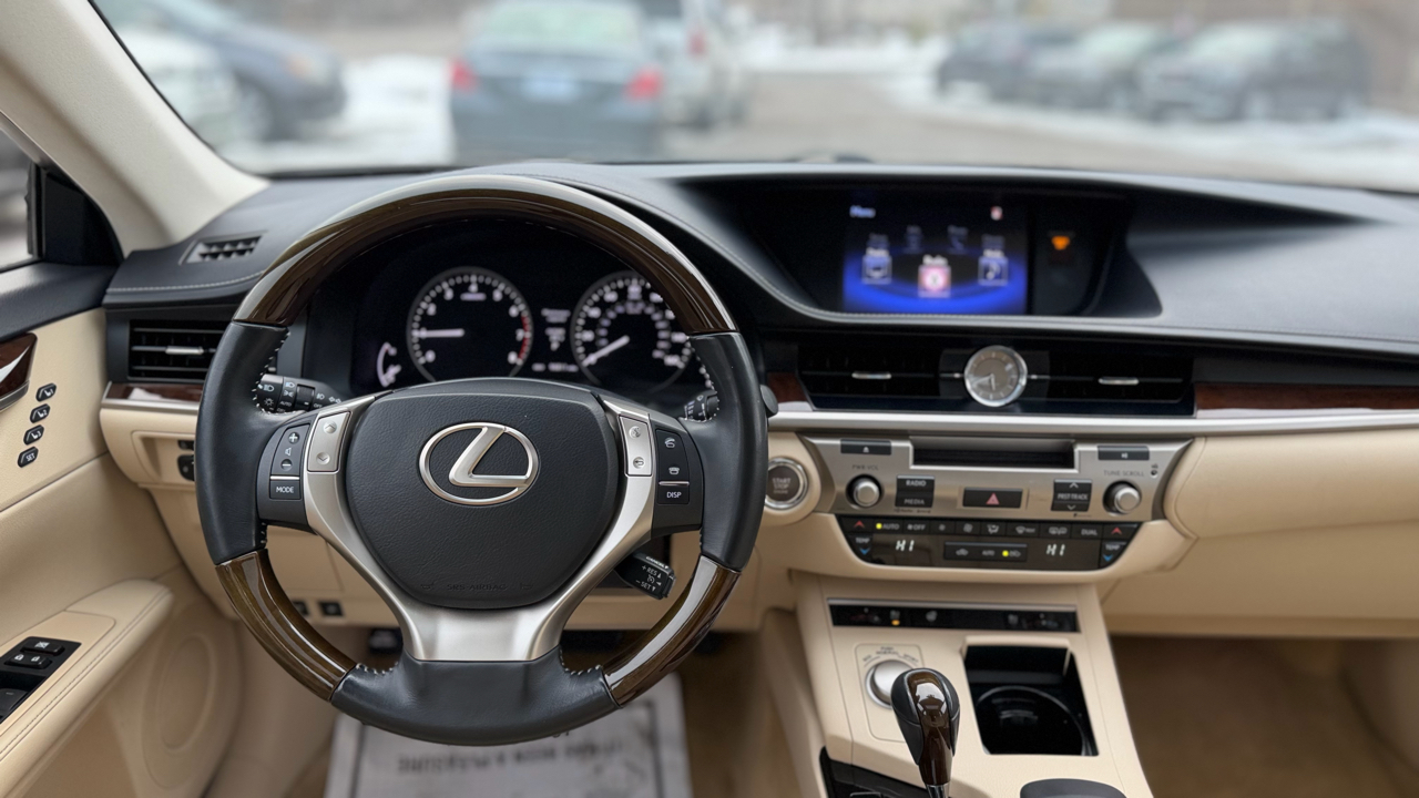 Lexus ES 350  2015