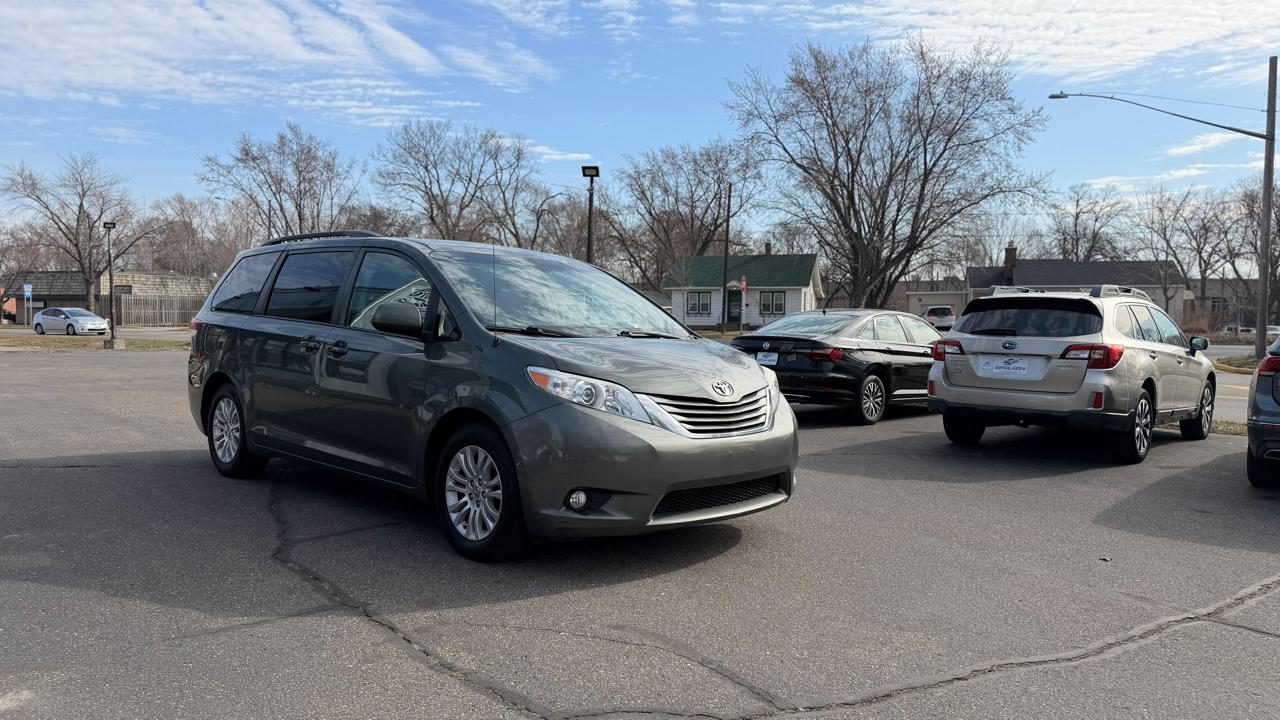 Toyota Sienna  2013