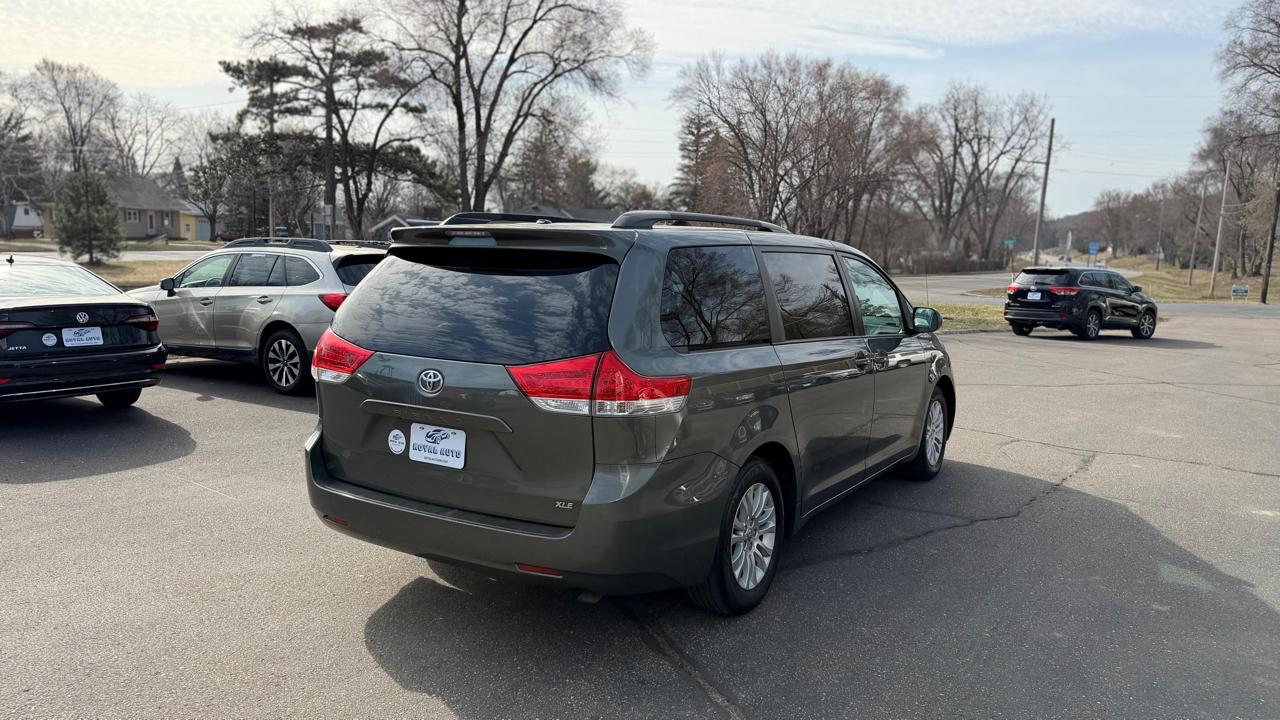Toyota Sienna  2013