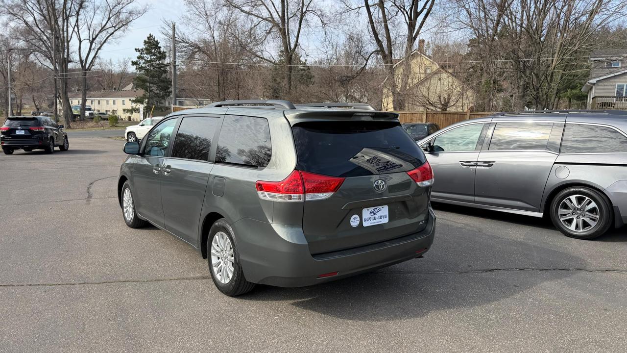 Toyota Sienna  2013