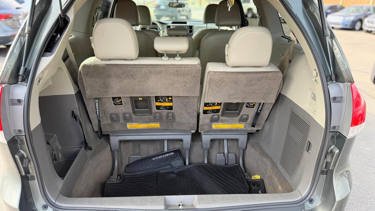 Toyota Sienna  2013