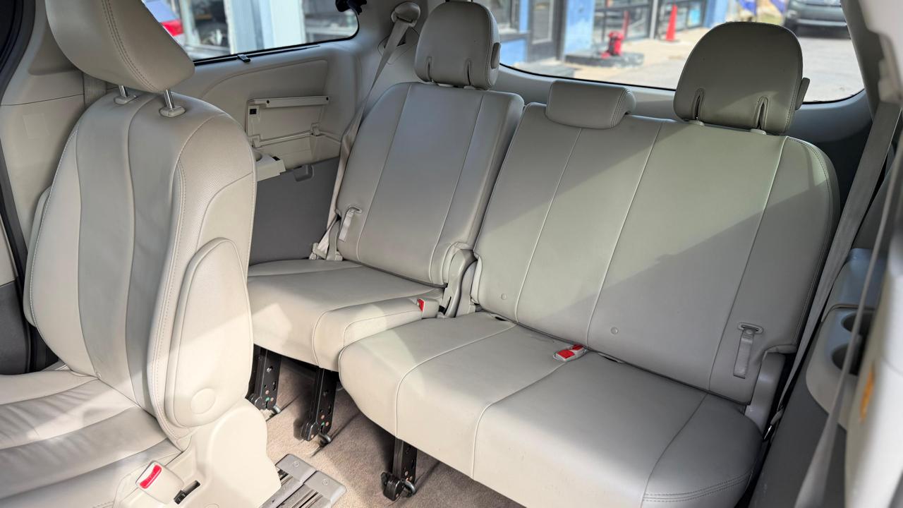 Toyota Sienna  2013