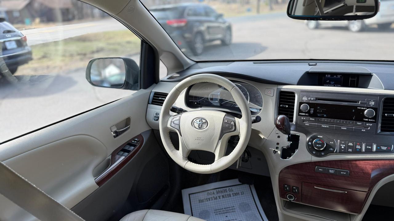 Toyota Sienna  2013