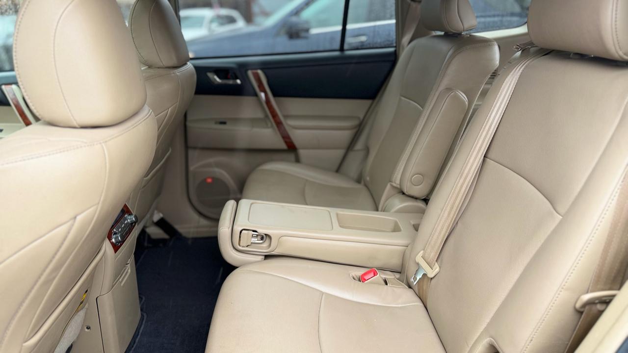 Toyota Highlander Limited 2013