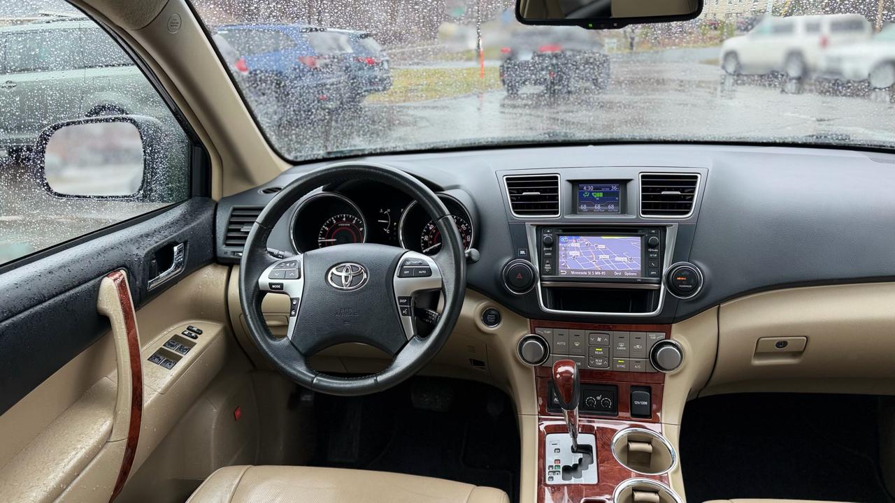 Toyota Highlander Limited 2013