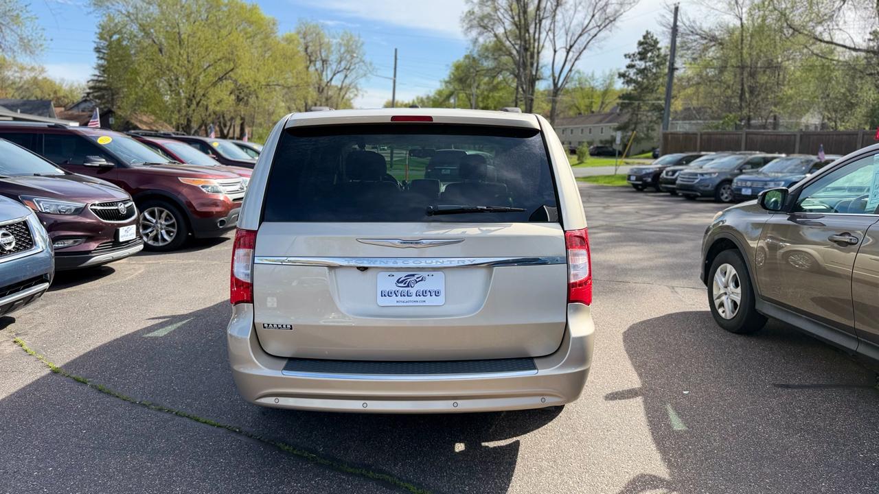 Chrysler Town & Country Touring L 2013