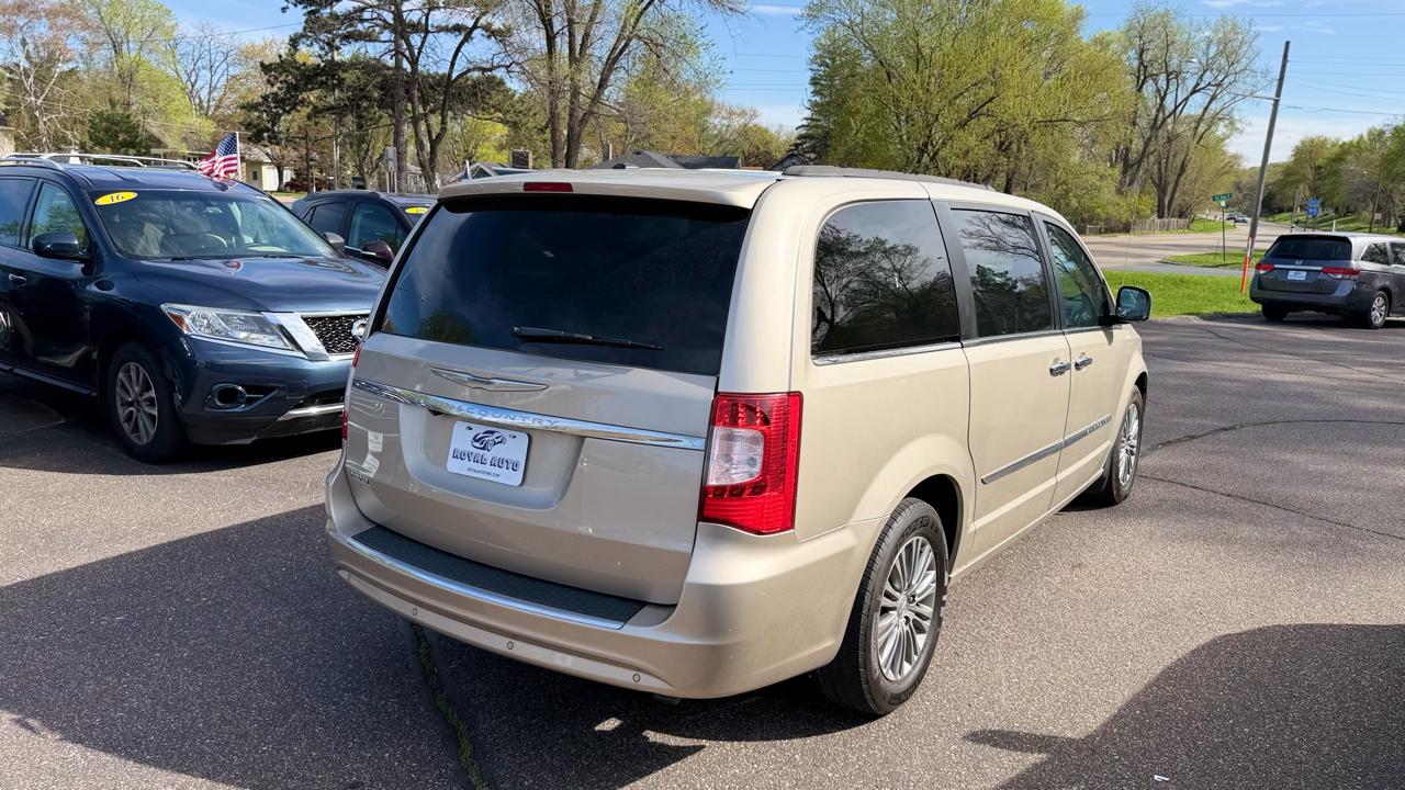 Chrysler Town & Country Touring L 2013