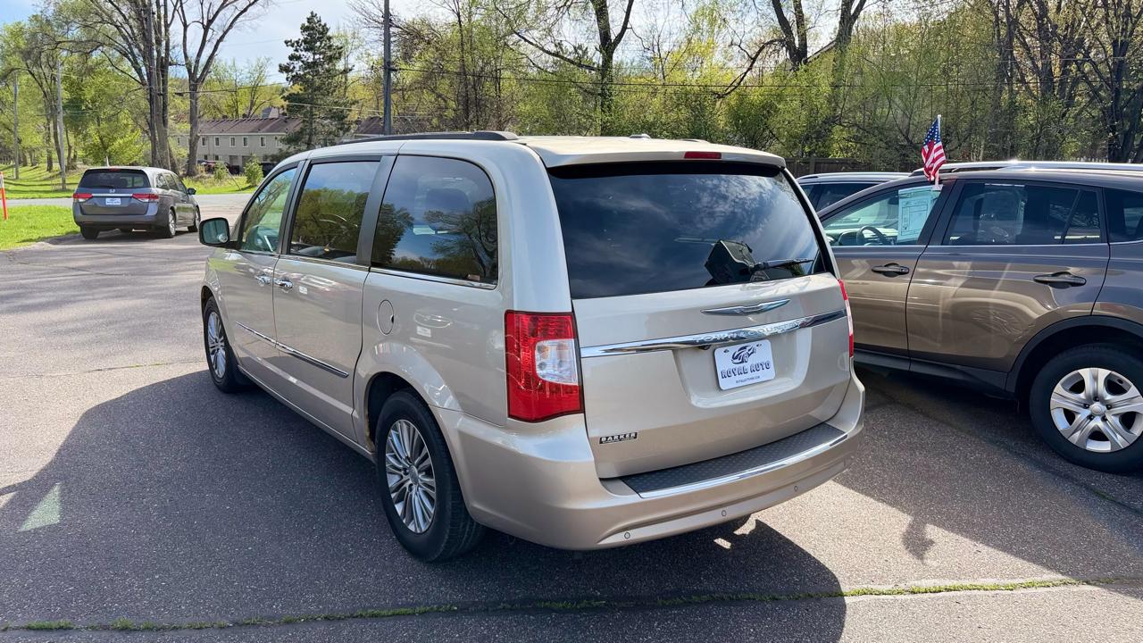 Chrysler Town & Country Touring L 2013