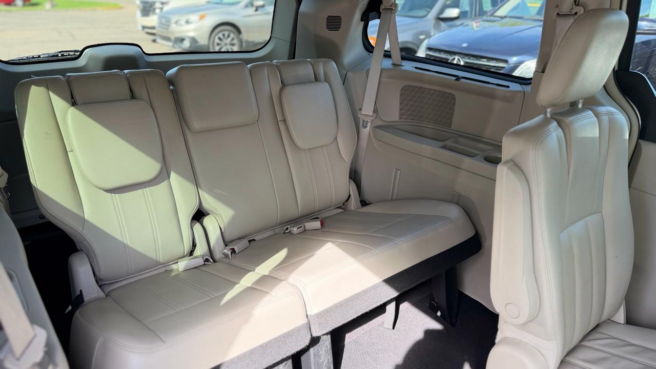 Chrysler Town & Country Touring L 2013