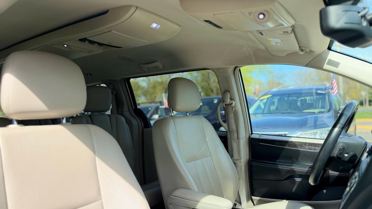Chrysler Town & Country Touring L 2013