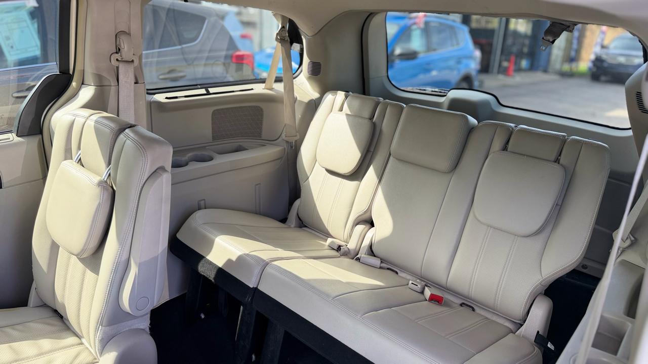 Chrysler Town & Country Touring L 2013
