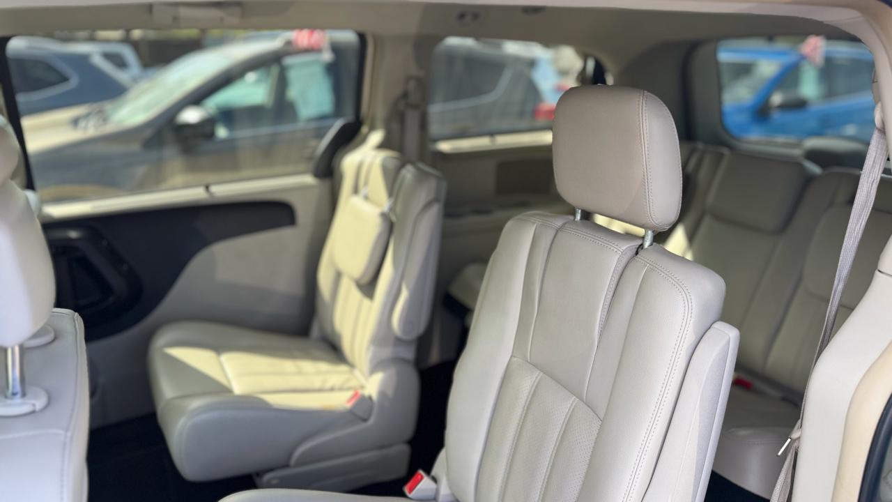 Chrysler Town & Country Touring L 2013