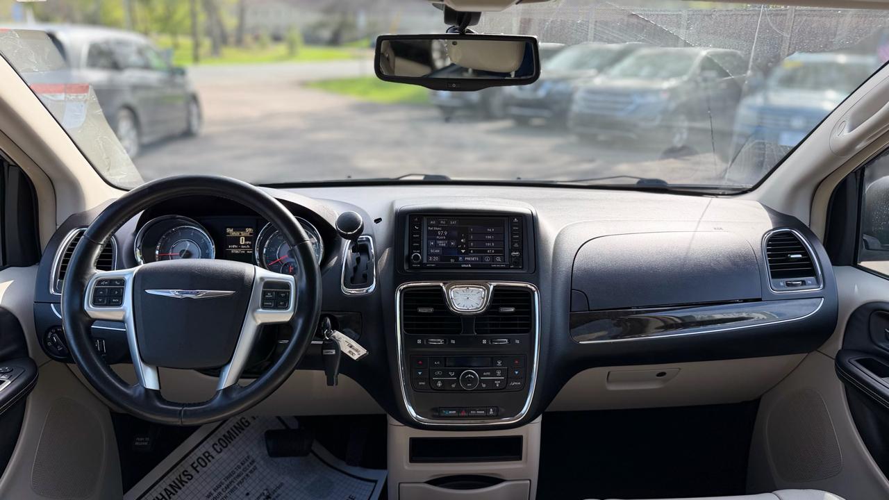 Chrysler Town & Country Touring L 2013