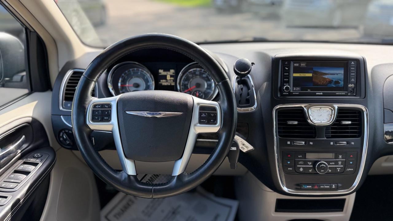 Chrysler Town & Country Touring L 2013