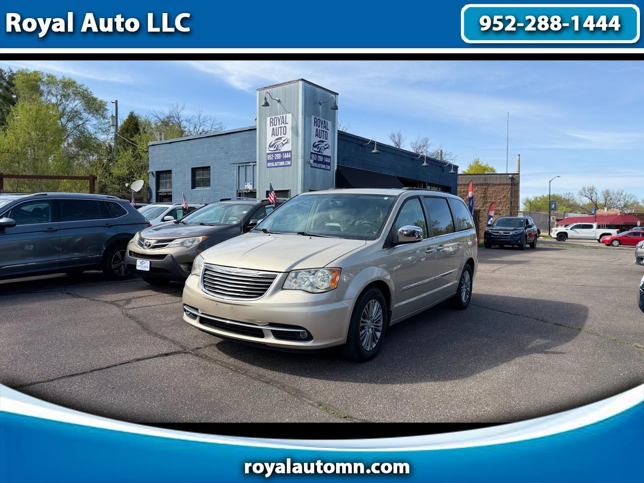 2013 Chrysler Town & Country TOURING L