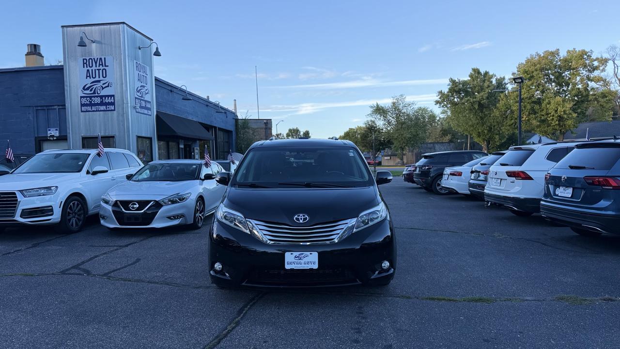 Toyota Sienna photo 3
